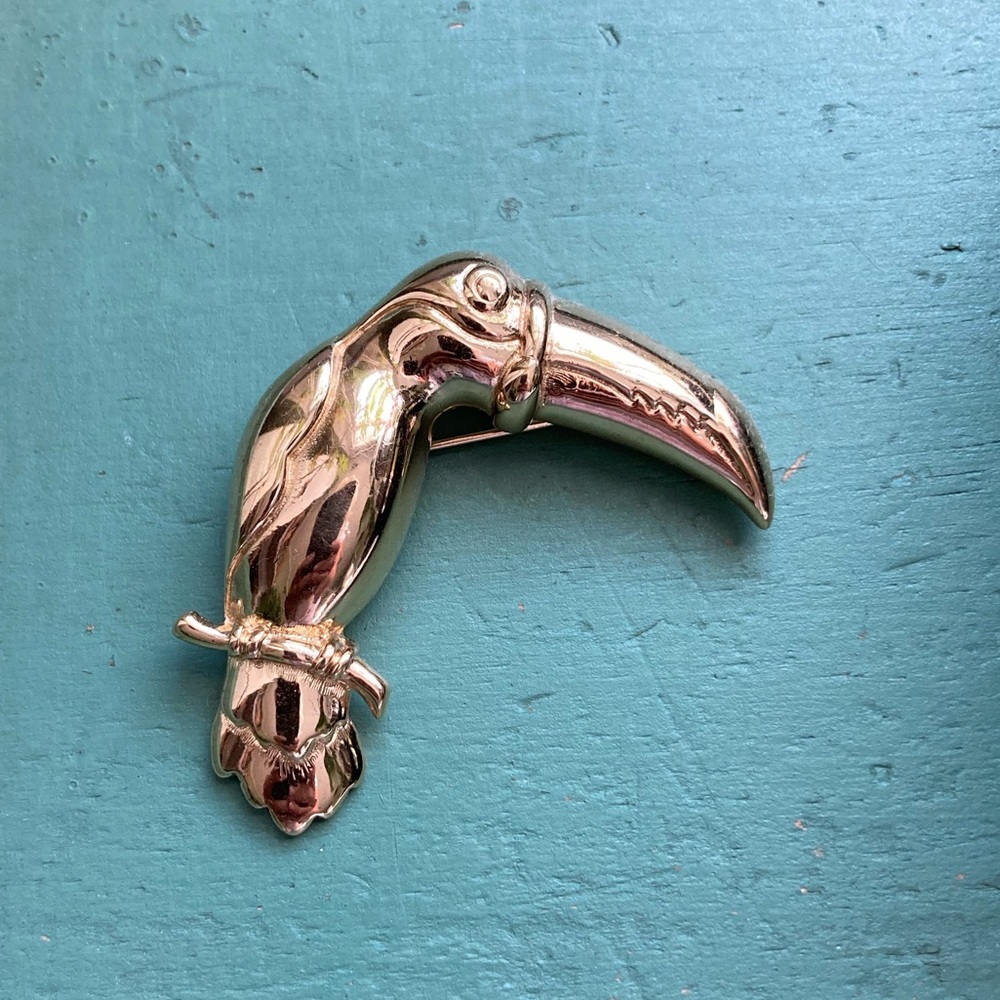 Vintage Gold Tone Parrot brooch 🦜